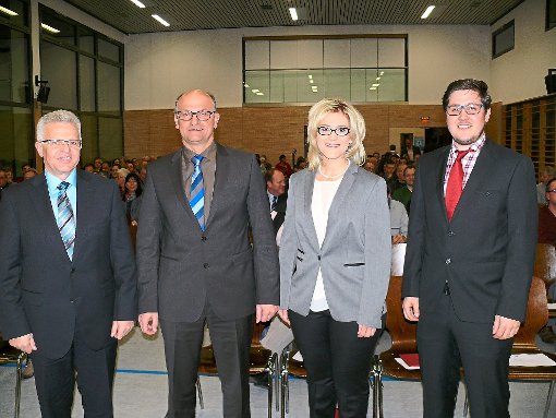 Sie wollen Bürgermeister Richard Ege beerben (von links): Gerhard Reiner, Reinhold Weiß, Dorothee Baur und Stephan Reuß. Foto: Visel