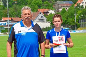Ein erfolgreiches Duo: Samira Huber und ihr Trainer Franz Schadt vom TSV Rottweil  Foto: Frei Foto: Schwarzwälder Bote