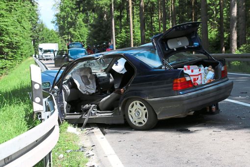Eingeklemmt wurde die Fahrerin eines BMW. Foto: Feuerwehr