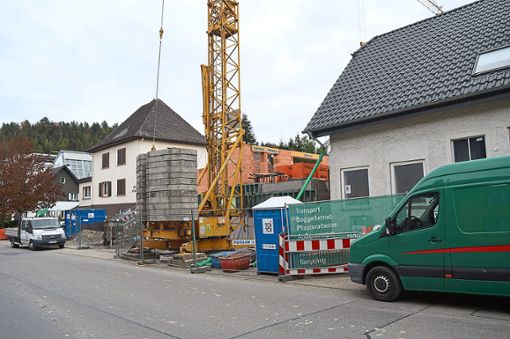 Ein privates Großbauprojekt entsteht  in der Rottweiler Straße.   Foto: Bantle Foto: Schwarzwälder Bote