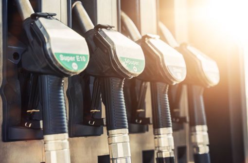 Ein Liter Benzin kostet aktuell im bundesweiten Durchschnitt 1,944 Euro und somit 4,6 Cent weniger als in der Vorwoche (Symbolbild). Foto: IMAGO/Bihlmayerfotografie/IMAGO/Michael Bihlmayer