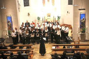Der Chor des SV Baisingen und Notabene traten am Ende zusammen auf. Foto: Scharnowski Foto: Schwarzwälder-Bote