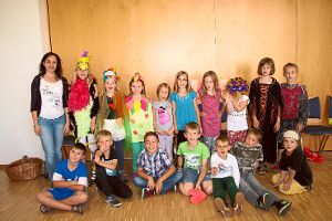 Die Teilnehmer am Kindersingprojekt von Bezirkskantorin Judith Kilsbach (links) Foto: Danner Foto: Schwarzwälder-Bote