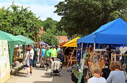 Der Kunsthandwerkermarkt ist eine der Säulen, auf denen das Thanheimer Dorffest fußt. Foto: Flegr/Archiv