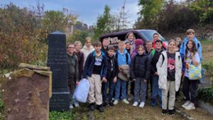 Schüler pflegen jüdischen Friedhof