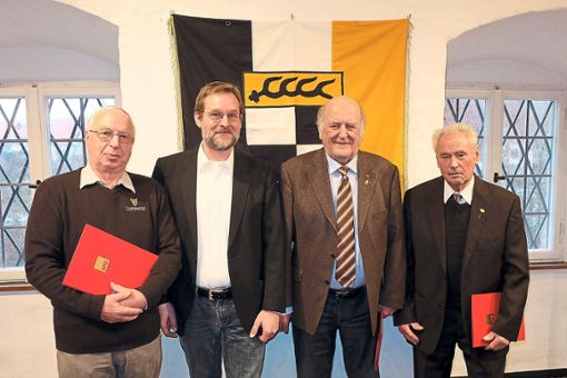Joke Herth (Zweiter von links) ehrt in der SPD-Neujahrssitzung Rainer Schmitt,  Alwin Luppold und Hans Jenter (von links).  Foto: SPD Foto: Schwarzwälder Bote