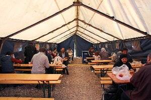 450 Flüchtlinge leben derzeit auf dem Schwenninger Messegelände. Sie werden bis 21. Oktober noch dort bleiben. Foto: Falke