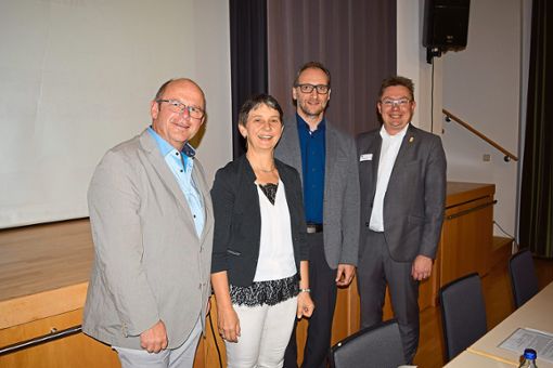 Beleuchteten Hintergründe und Pläne (von links):  Uwe Nübel,  Heidrun und Uwe Raible sowie  Michael Ruf.  Foto: Michel Foto: Schwarzwälder Bote
