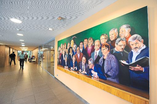 Das Gemälde im Eingangsbereich des SRH-Krankenhauses erinnert an die Vertragsunterzeichnung.  Archivfoto: Wolf Foto: Schwarzwälder-Bote