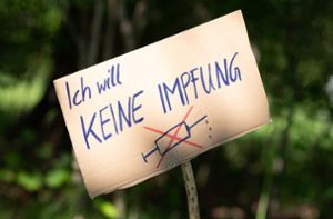 Wer eine Immunisierung ablehnt, spürt jetzt Konsequenzen. Foto: dpa/Sebastian Kahnert