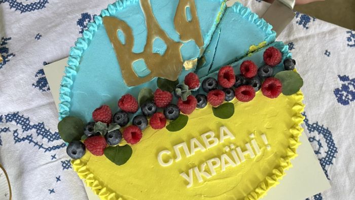 „Lahr hilft“ verkauft Kuchen für die Ukraine