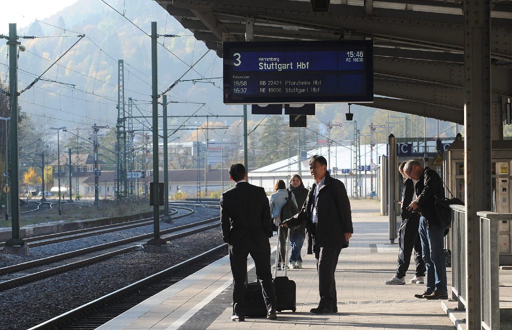 Warten auf den Zug nach Stuttgart: In Horb ist die Bahn, was Pünktlichkeit angeht, laut Verkehrsministerium derzeit ganz passabel.