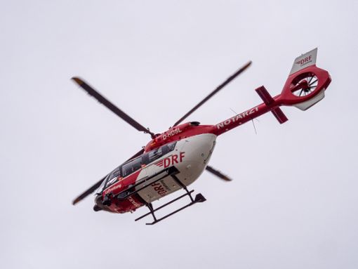 Der Schwerverletzte wurde mit einem Hubschrauber in eine Spezialklinik geflogen. Foto: Heidepriem