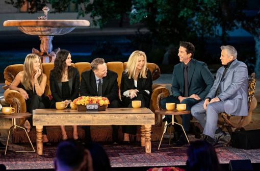 Szene der „Friends“-Reunion mit Rachel, Monica, Chandleer, Phoebe, Ross und Joey (von links) Foto: HBO Max