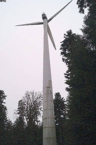 Unklar ist bislang, wie es mit der derzeit bestehenden Windkraftanlage auf der Langenbrander Höhe in Schömberg weitergeht. Foto: Krokauer Foto: Schwarzwälder-Bote