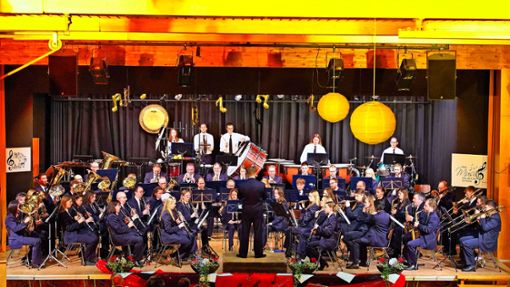 Das Orchester der Stadtkapelle Schömberg bot dem Publikum in der Stauseehalle ein imposantes Programm. Foto: Hotz