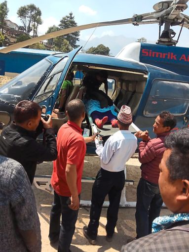 In der Regenzeit muss für Krankentransporte  ein  Hubschrauber eingesetzt werden.Fotos: privat Foto: Schwarzwälder Bote