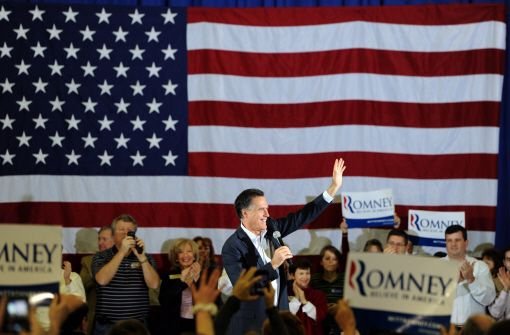 Mitt Romney lässt sich von seinen Anhängern feiern. Foto: EPA