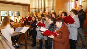 Der gemischte Chor steuert fünf Lieder  für den ökumenischen Gottesdienst bei.  Foto: Gesangverein Foto: Schwarzwälder Bote
