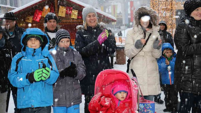 Weihnachtszauber: Wintereinbruch hält Besucher ab 