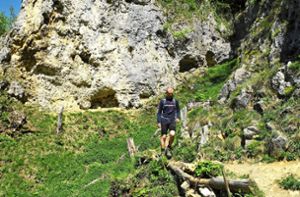 Philipp Sauer auf Tour: Kaum irgendwo hat die Schwäbische Alb einen alpineren Charakter als in den Kesselwänden im Oberen Lenninger Tal. Foto: Torsten Schöll