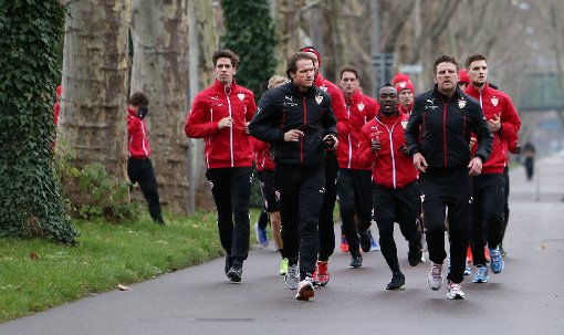 Mit einem lockeren Waldlauf lassen die VfB-Profis das Jahr 2013 ausklingen. Foto: Pressefoto Baumann