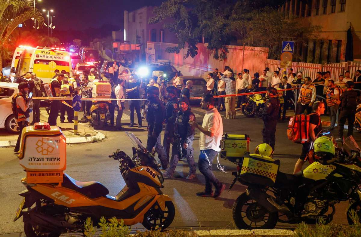 In Elad östlich von Tel Aviv   starben mindestens drei Menschen bei einem Anschlag. Foto: AFP/JACK GUEZ