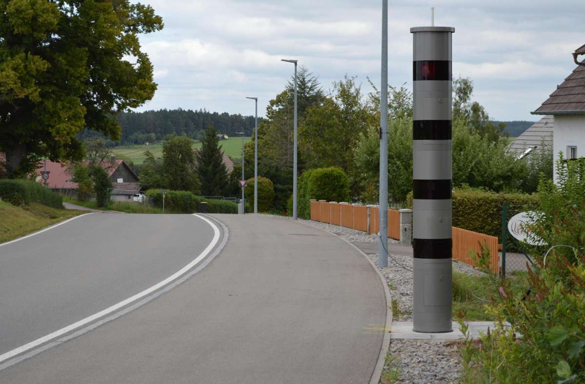 Die Chancen, dass die Gemeinde Eschbronn neben der Hardter Straße eine zweite stationäre Radaranlage erhält, schätzt Bürgermeister Franz Moser als gering ein. Foto: Herzog