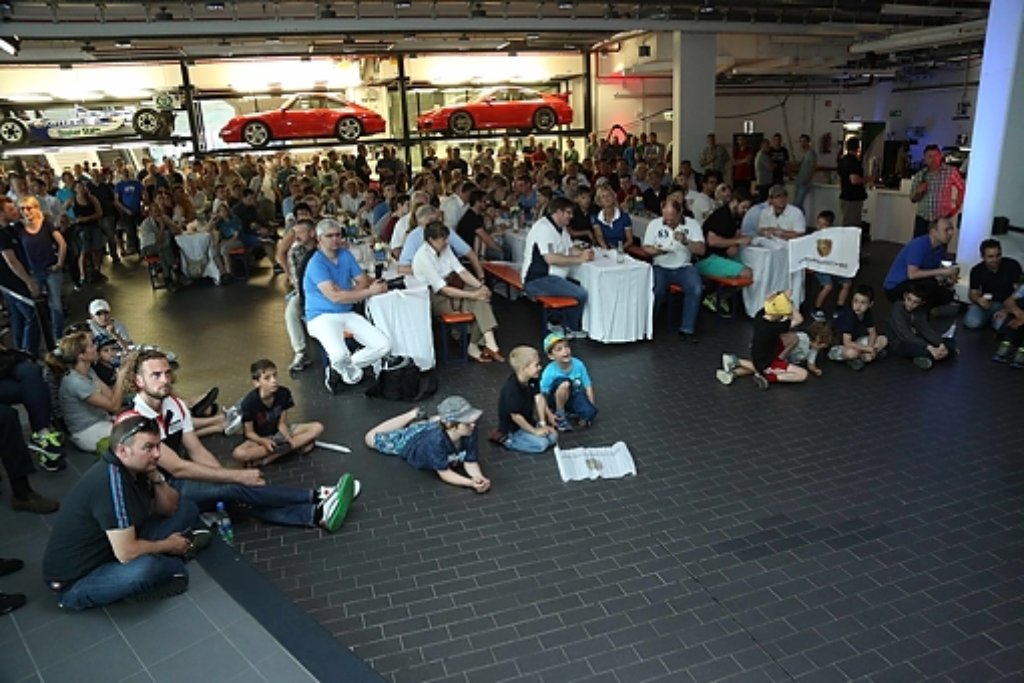 Live im Porsche-Museum: Porsche-Triumph zum Greifen nah