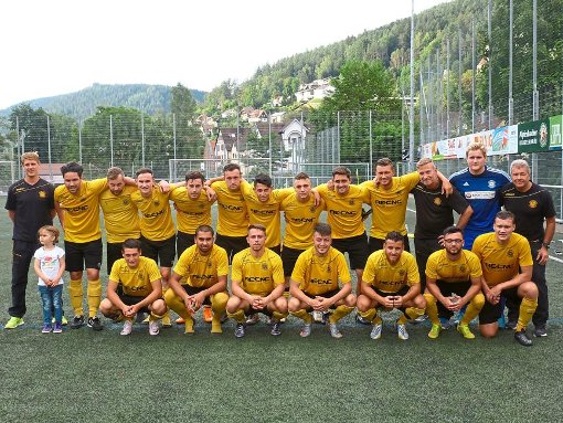 Ein starkes Team: Mit einem 3:0 im Finale gegen den Lokalrivalen aus Lauterbach sicherte sich die SpVgg 08 Schramberg den Gewinn des Fünf-Täler-Cups. Foto: Neff