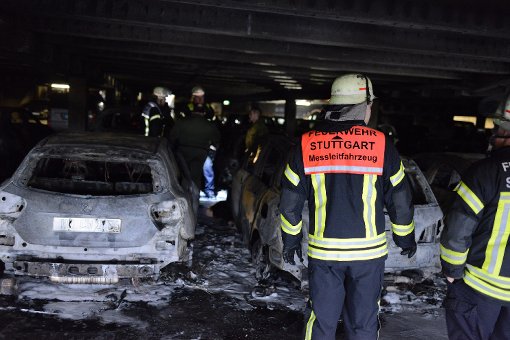 Am Freitagmorgen ist im Parkhaus P 7 Neckarpark in Stuttgart-Bad Cannstatt eines der beschädigten Autos erneut in Brand geraten. (Archivfoto) Foto: www.7aktuell.de | Oskar Eyb