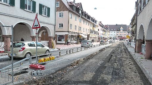 Jetzt ist die andere Spur dran: In der Loßburger Straße wird an der rechten Seite stadtauswärts gearbeitet. Foto: Werthenbach