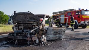 Brand bei Vöhringen: BMW geht auf der A81 in Flammen auf