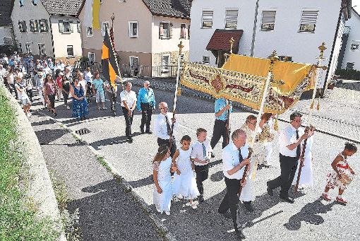 Katholiken in Salzstetten bekennen an Fronleichnam ihren christlichen Glauben. Foto: Maier Foto: Schwarzwälder-Bote