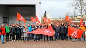 Die Mitarbeiter von Blitz-Rotary protestieren für einen akzeptablen Tarifvertrag. Foto: Dagobert Maier