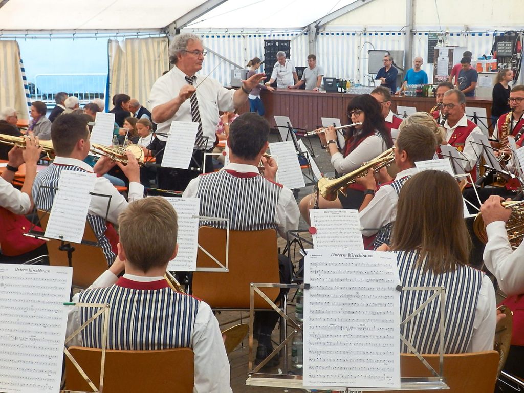 Die Musikkapelle Welschensteinach unter der Leitung von Adam Kalbfuß präsentierte ihr neues Sommer-Programm. Fotos: DJK