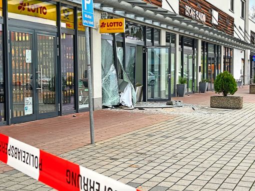 Der Sparda-Geldautomat im Mietersheimer Fachmarktzentrum wurde in der Nacht auf Montag gesprengt. Foto: Bender