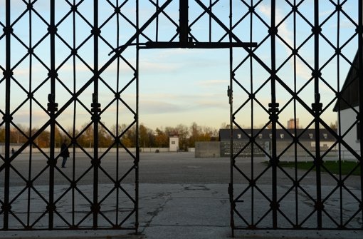 Unbekannte haben das Tor des früheren Konzentrationslagers Dachau gestohlen. Foto: dpa