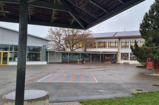 Der Schulhof in Seedorf. Zum Tatzeitpunkt herrschte an der Grundschule kein Betrieb. Foto: Otto