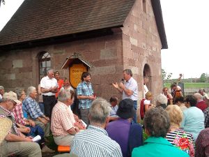 Die Kolpingsfamilie Hardt veranstaltete eine Maiandacht bei der Bascheshofkapelle.  Foto: Haberstroh Foto: Schwarzwälder-Bote