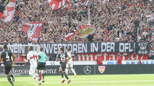 Die DFL ist auf der Suche nach einem Investor für eine „Medienpartnerschaft“. Die Fans in der Bundesliga lehnen das ab (Archivbild). Foto: Pressefoto Baumann/Hansjürgen Britsch