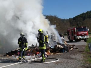 Die Atemschutzgeräteträger der Feuerwehr löschten die Flammen. Foto: Danner