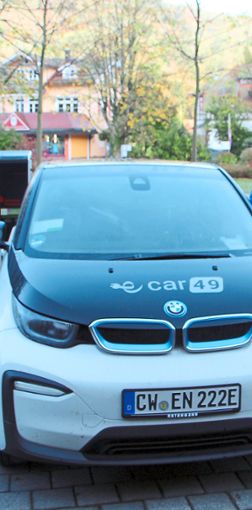 E-Autos wie diesen BMW i3 können Gäste jetzt direkt in der Tourist-Info  ausleihen. Foto: Tourismus und Stadtmarketing Bad Herrenalb Foto: Schwarzwälder Bote