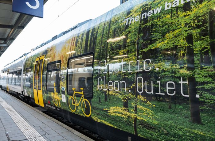 Baden-Württemberg: Bahn lässt neuen Batteriezug mit Fahrgästen fahren