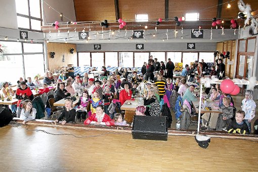 Die Schoafhexen feiern in der Gemeindehalle   Kinder- und im Anschluss Schäfliball.    Foto: Hübner Foto: Schwarzwälder-Bote