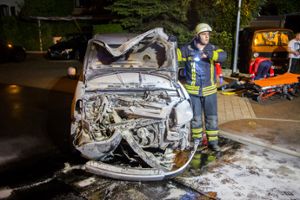 Nach einem Crash in Waiblingen geht ein Auto in Flammen auf. Foto: www.7aktuell.de | Sven Adomat