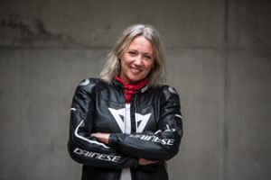 Karin Birkel fährt mit Begeisterung Motorrad – privat und beruflich. Foto: Wickert Foto: Schwarzwälder Bote