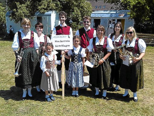 Eine kleine Auswahl der Musikkapelle mit Täfelesmädle beim erfolgreichen Wertungsspiel in Rietheim-Weilheim. Foto: privat Foto: Schwarzwälder-Bote