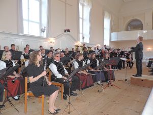 Alle Mitwirkenden des Konzerts im Kirchensaal bei der Zugabe.  Foto: Paskal Foto: Schwarzwälder-Bote