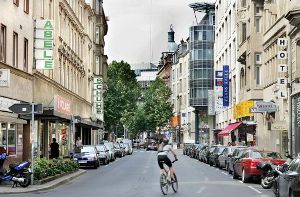 Bald gleichberechtigt mit anderen Verkehrsteilnehmern: Radfahrer in der Tübinger Straße, die zum Shared Space werden soll Foto: Kraufmann